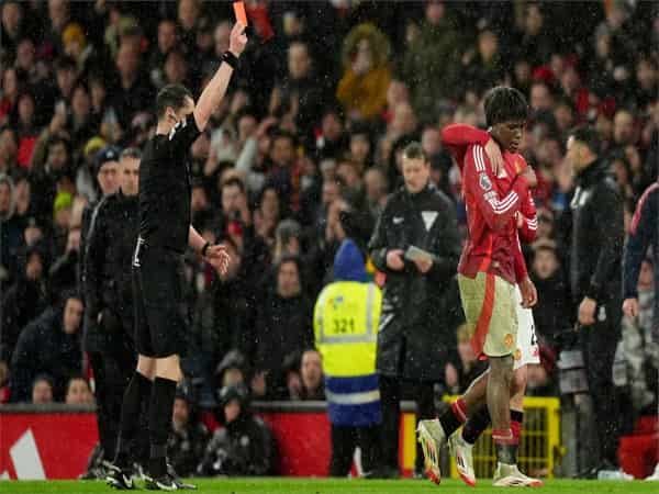 Tin MU: Man United nhọc nhằn giành 3 điểm trong thế thiếu người